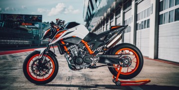 KTM 890 Duke R - Owner's Manual Manuales del Propietario